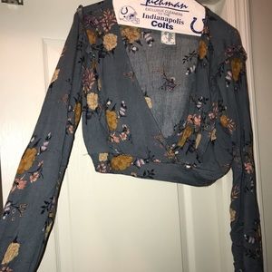 Long sleeve floral print crop top